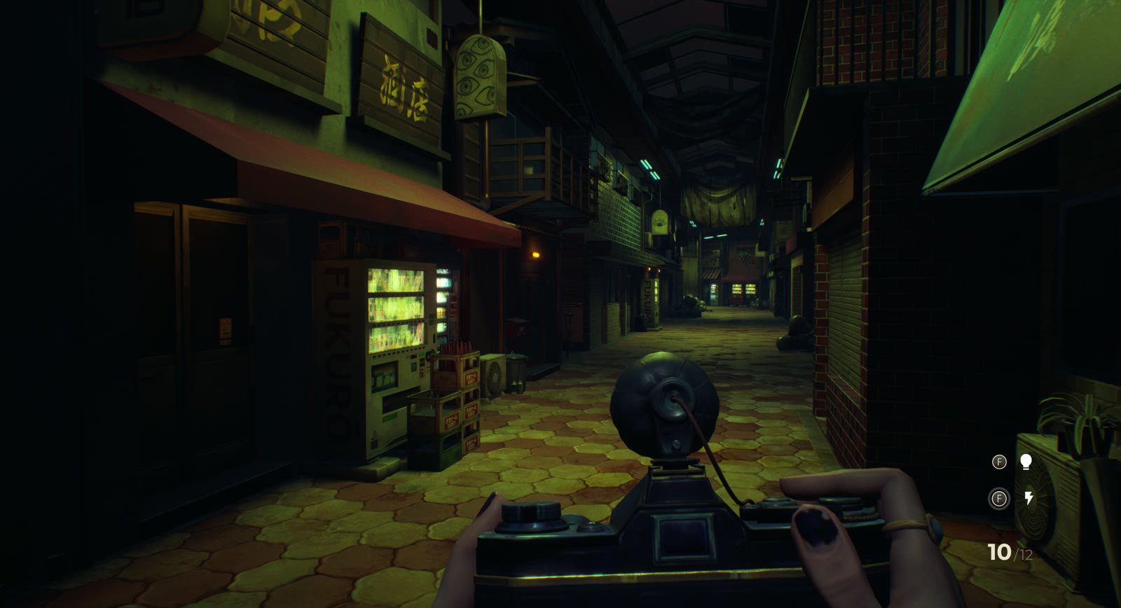 Shiomi photographing a strange alley through her viewfinder